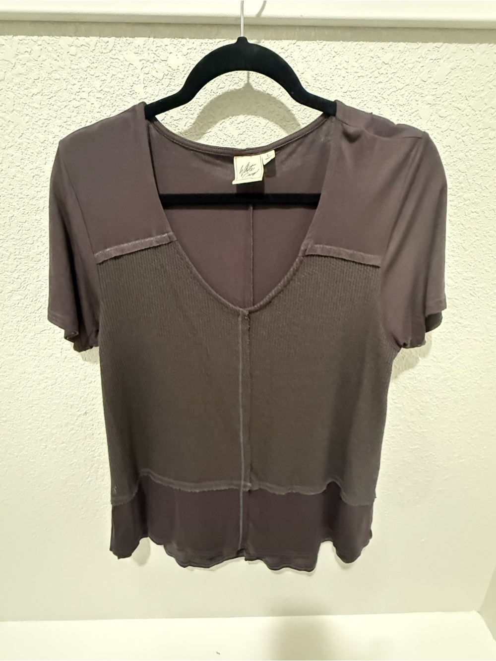 White Crow Mauve V-Neck Short Sleeve Top